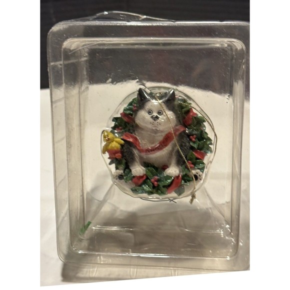 The San Francisco Music Box Company Cat Christmas Ornament Angus Stuck in Wreath - Picture 8 of 8
